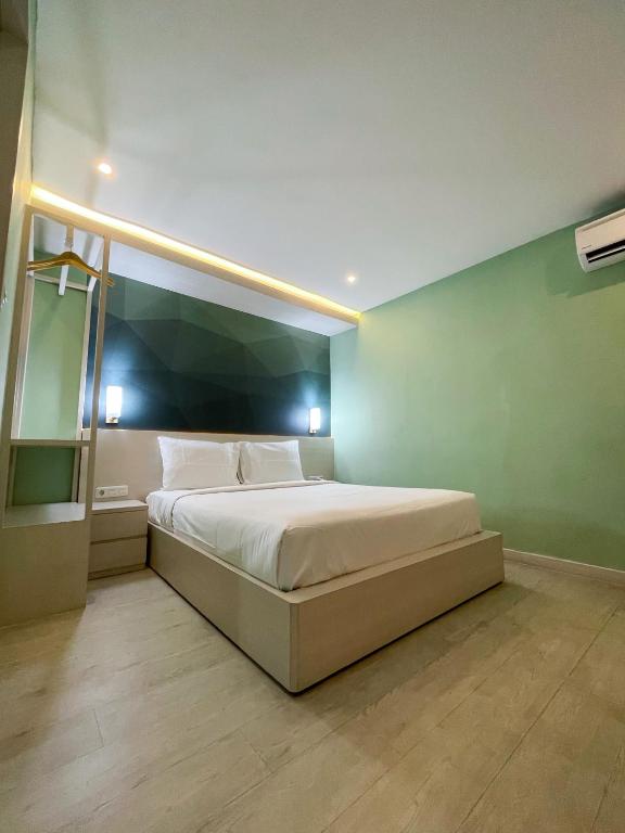 Postel nebo postele na pokoji v ubytování LEAF HoteL
