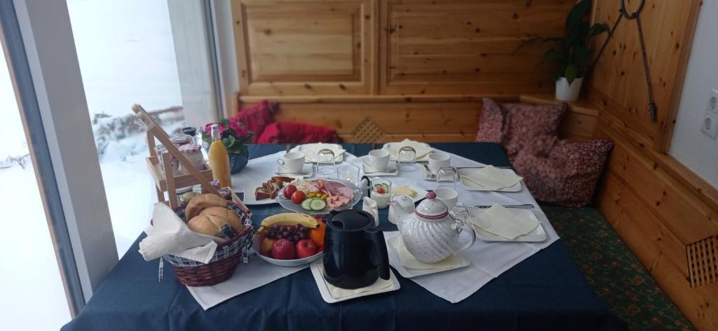 Jedlo v ubytovaní bed & breakfast alebo blízkom okolí