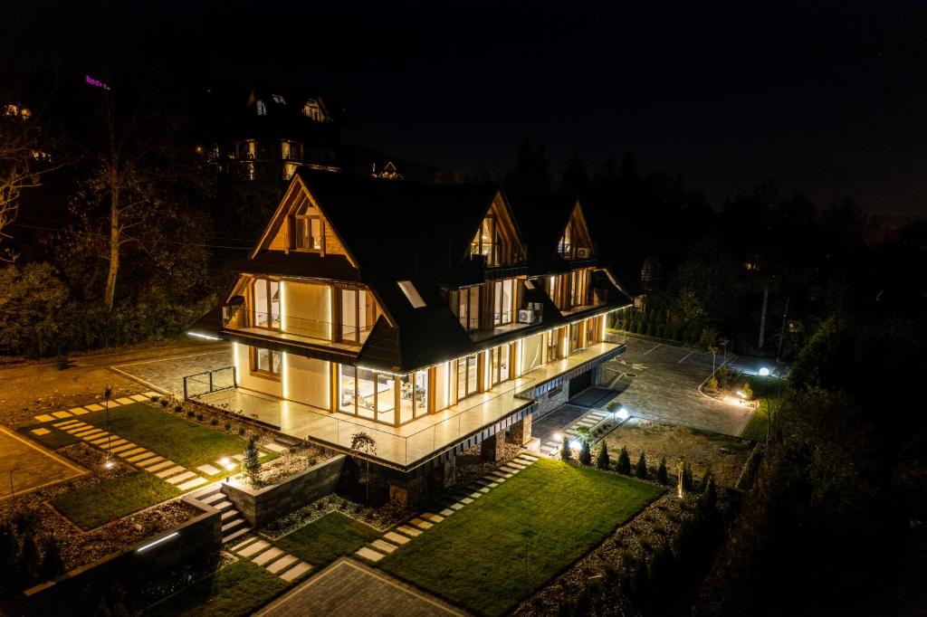 Vonkajšia záhrada v ubytovaní Rezydencja Górska Odkryj Zakopane