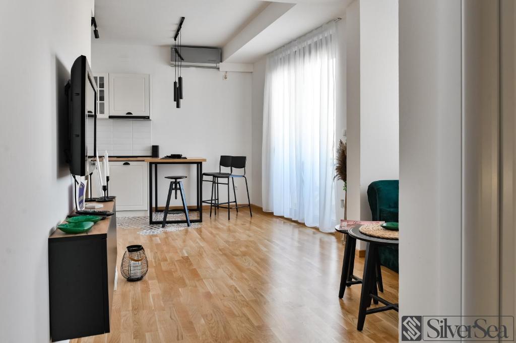 TV i/ili multimedijalni sistem u objektu SilverSea Apartman