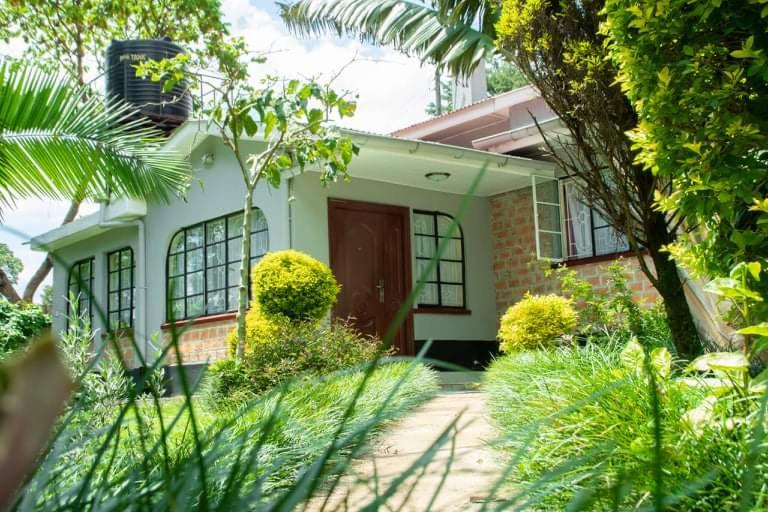Aed väljaspool majutusasutust Zoe Homes 3br Mansionette Own Compound Kericho town near Green Square mall