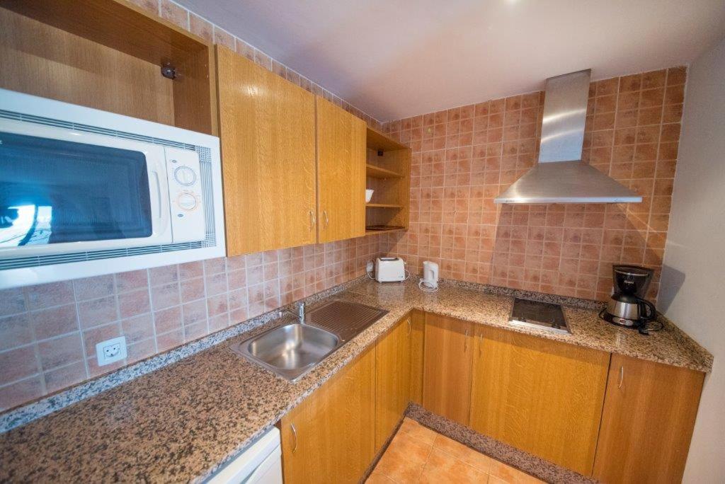Kuchyň nebo kuchyňský kout v ubytování Apartamentos Lanzarote Paradise Colinas