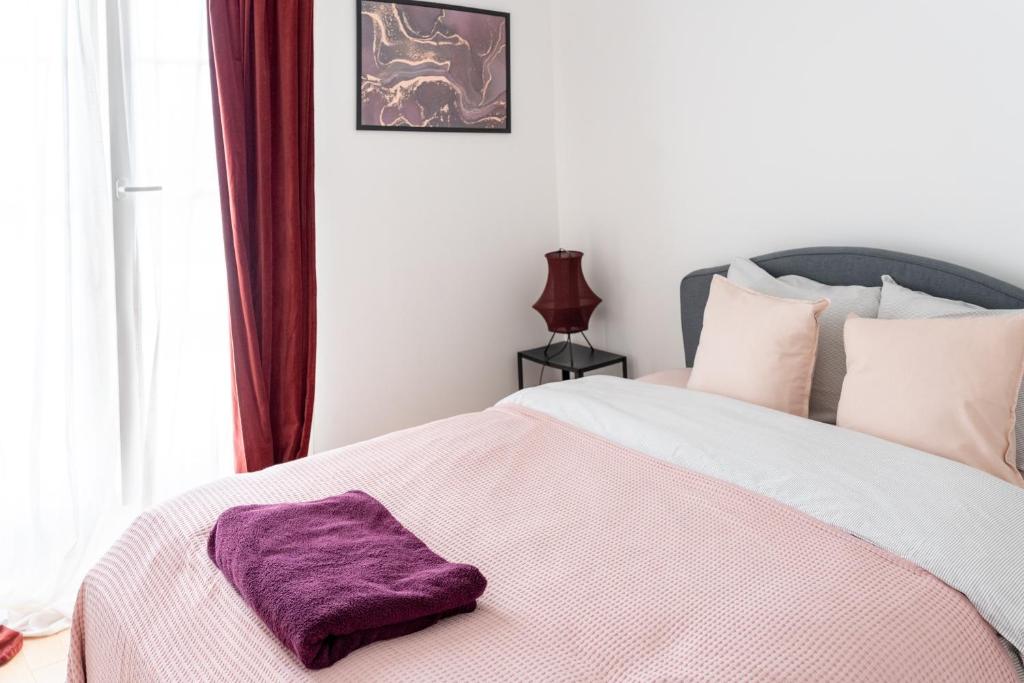 Postel nebo postele na pokoji v ubytování Superbe Appartement F4 Puteaux