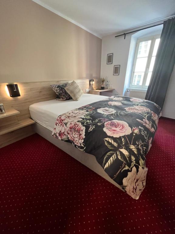 Postel nebo postele na pokoji v ubytování Hotel zur Post