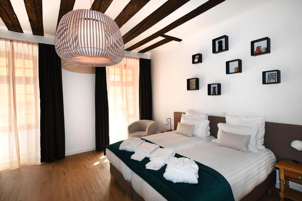 Postel nebo postele na pokoji v ubytování Hôtel de Ville d'Ollon
