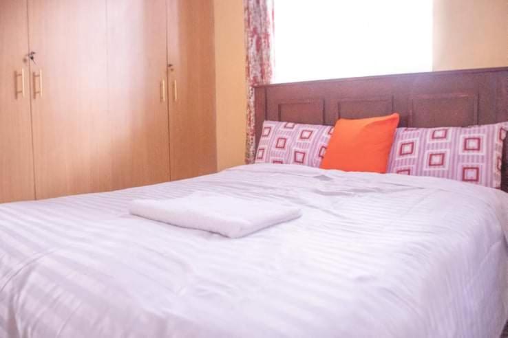 Voodi või voodid majutusasutuse Zoe Homes 1br and 2br Cottage own compound -Kericho town near Green Square mall toas