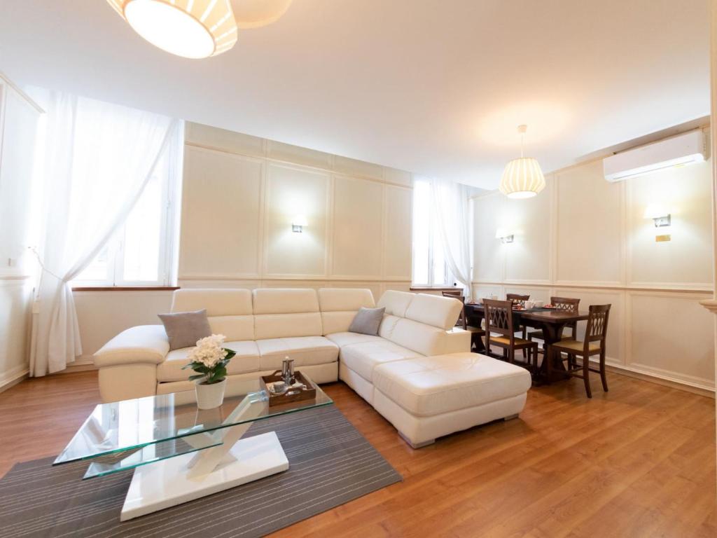 Posezení v ubytování The Best Rent - Stylish one-bedroom apartment in Piazza Barberini