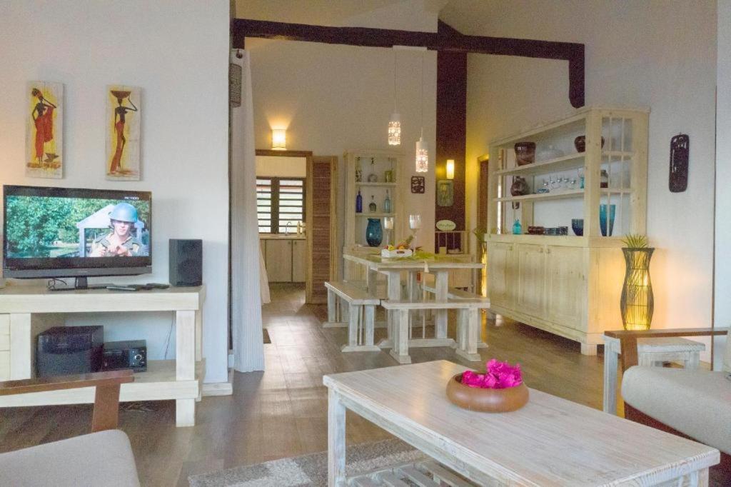TV a/nebo společenská místnost v ubytování Villa Mon Repos - Rodrigues