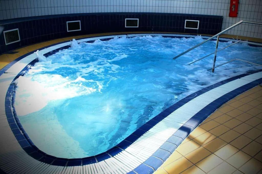 Bazén v ubytovaní Le Sunny Duplex hypercentre la plage à 2 pas ! alebo v jeho blízkosti