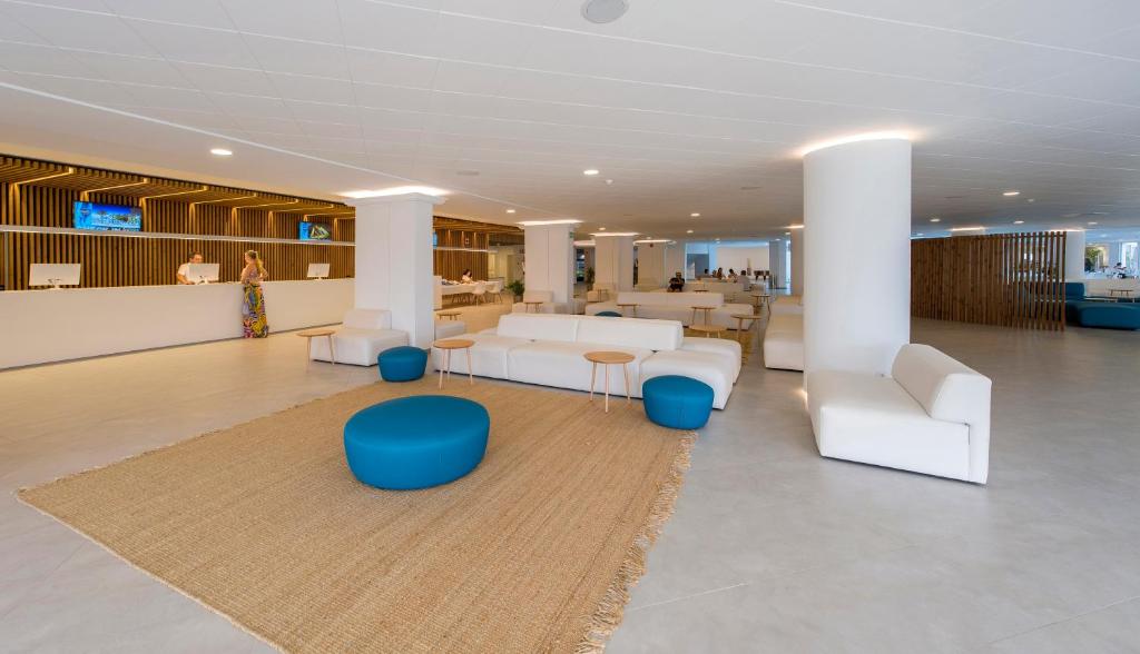 Hotel Vibra Algarb, Playa den Bossa – Prezzi aggiornati per ...