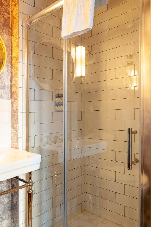 Ένα μπάνιο στο House Bedrooms Dublin