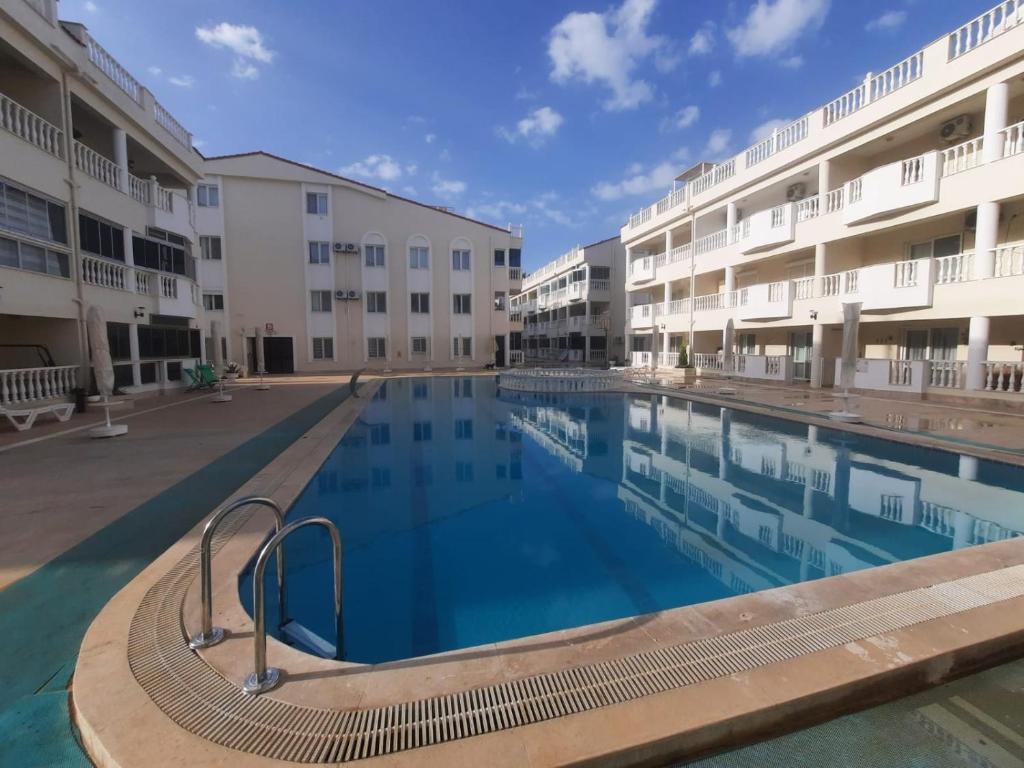 Lovely 2-Bed Apartment three communal pool Didim