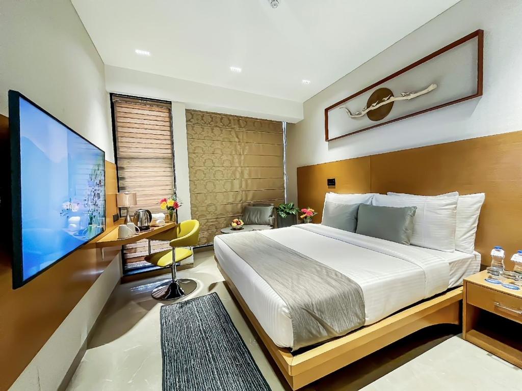 Postel nebo postele na pokoji v ubytování Morvee Hotels Alipore Kolkata