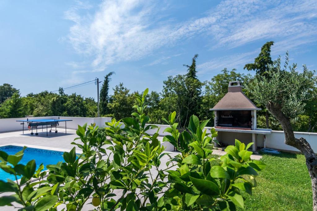 Bazén v ubytování Villa Lena nebo v jeho okolí