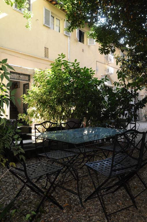 A garden outside Residenza Branca Della Ripa