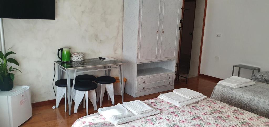 Una cama o camas en una habitación de Le Rustiche Foresteria