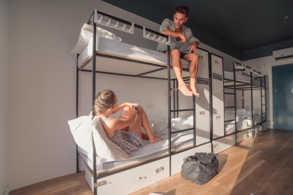 Palanda nebo palandy na pokoji v ubytování 180 Boutique Hostel