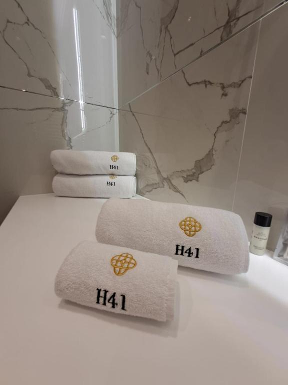 Koupelna v ubytování H41 Luxury Suites