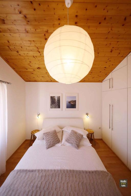 Posteľ alebo postele v izbe v ubytovaní Apartment in Vir - Insel Vir 42970