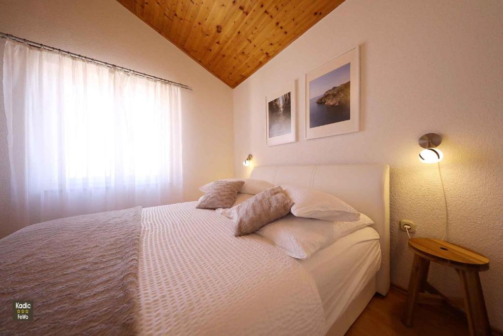 Posteľ alebo postele v izbe v ubytovaní Apartment in Vir - Insel Vir 42970