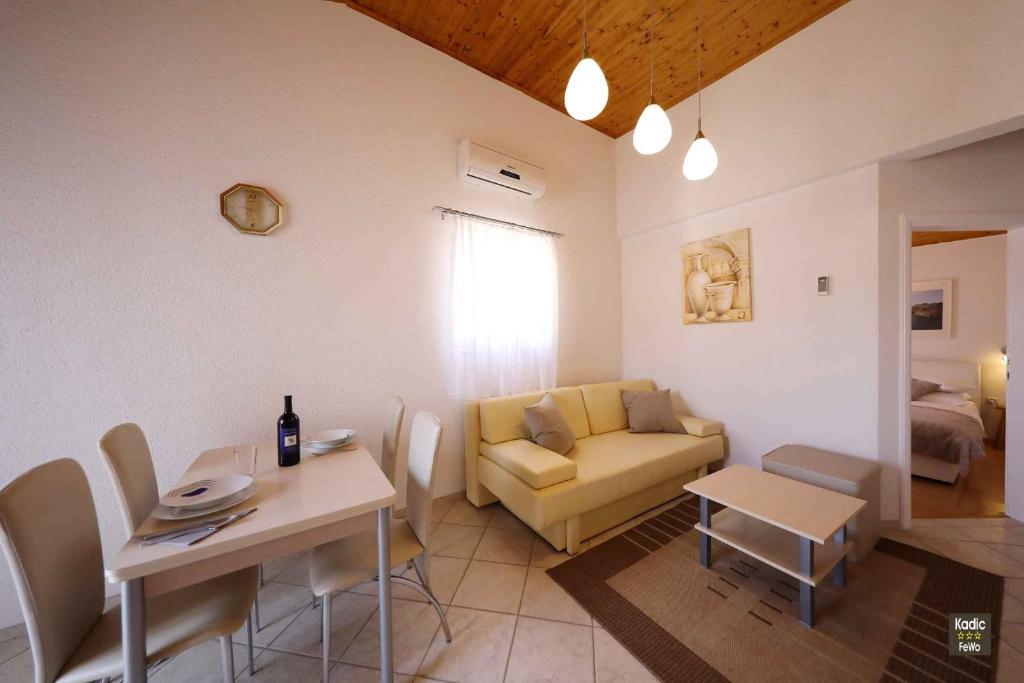 Posedenie v ubytovaní Apartment in Vir - Insel Vir 42970