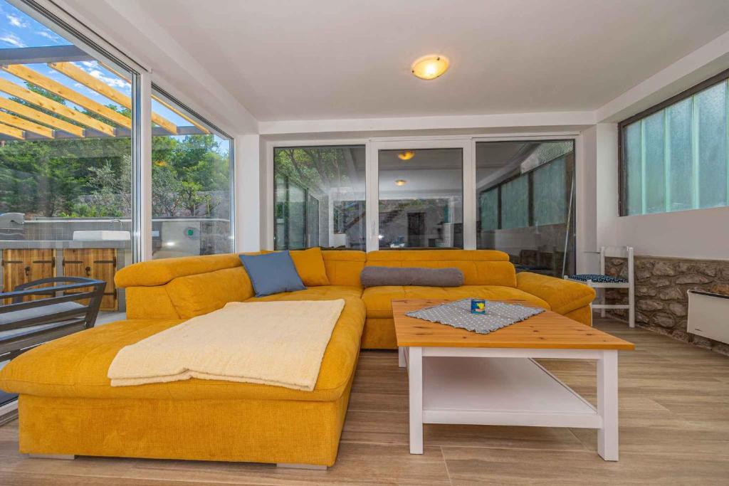 Posedenie v ubytovaní Holiday home in Klenovica 43094