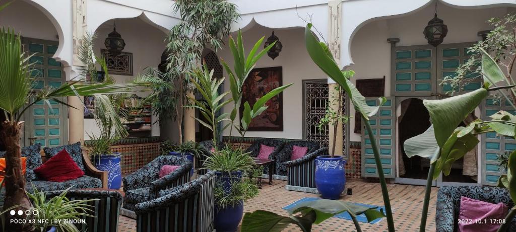 Posezení v ubytování Riad Zinoun & Spa 11 Rooms