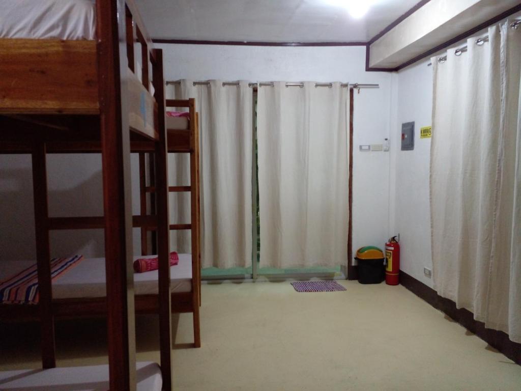 Postel nebo postele na pokoji v ubytování Seashore Inn