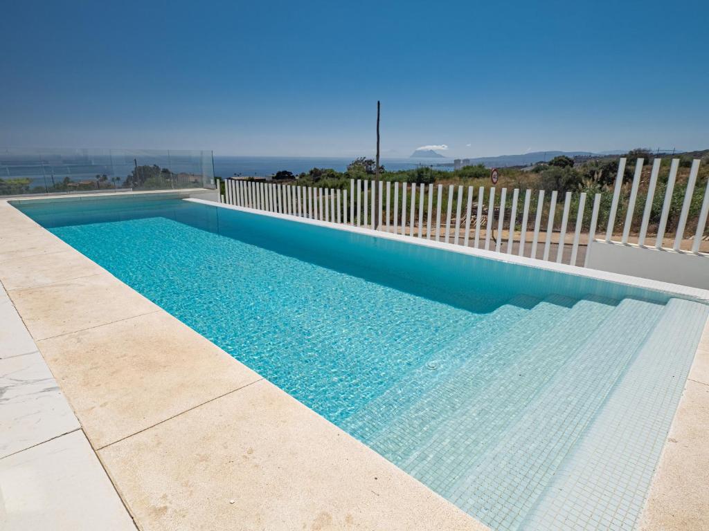 Basen w obiekcie Villa Eliseo - private pool and sea views I 2400 lub w pobliżu