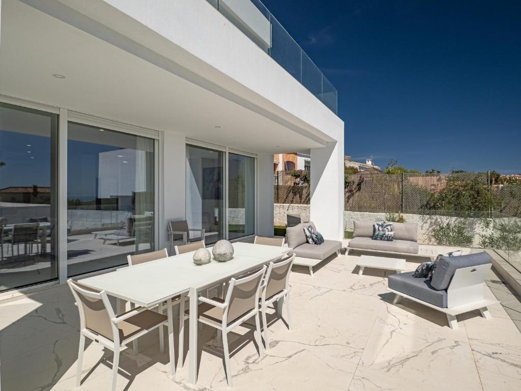 Balkon lub taras w obiekcie Villa Eliseo - private pool and sea views I 2400