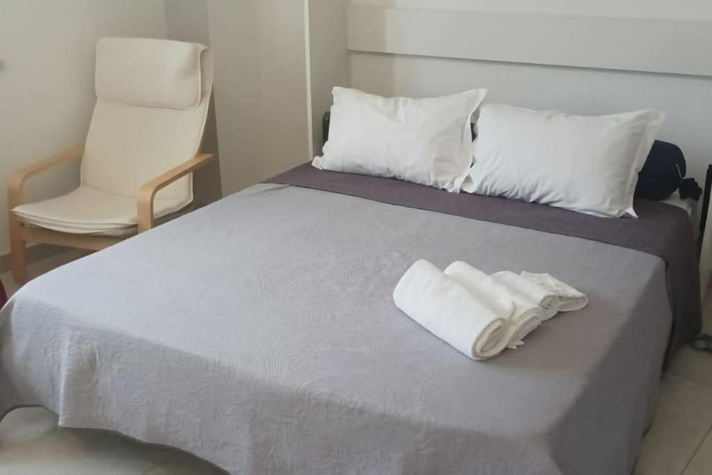 a bed with two white towels on top of it at Faber B&B - Riserva Naturale Zompo lo Schioppo in Morino