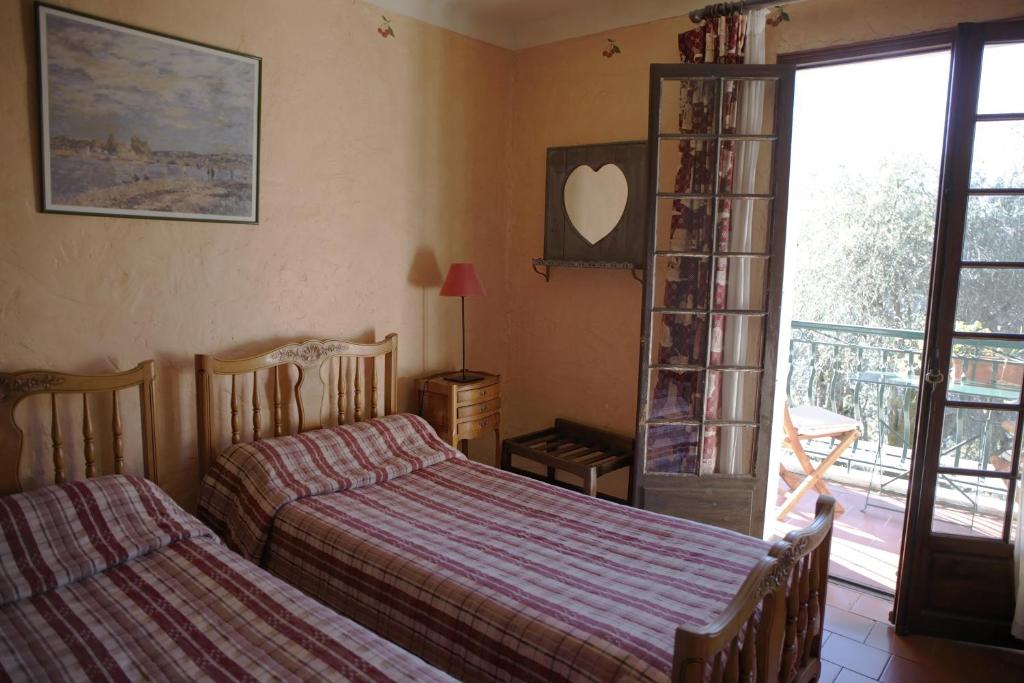 Auberge De La Madone - Provençal Twin Room With Balcony And Valley View