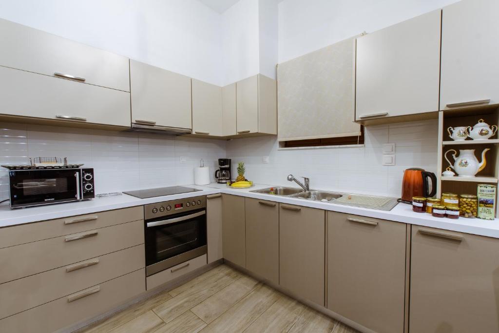 Kuchyňa alebo kuchynka v ubytovaní Evelinas House Platanias