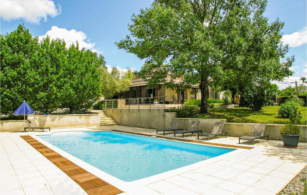 Πισίνα στο ή κοντά στο Lovely Home In St Aubin De Cadelech