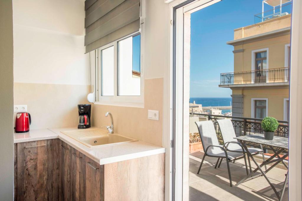 A balcony or terrace at Comfy Central 1 Bedroom Apt with Terrace and View
