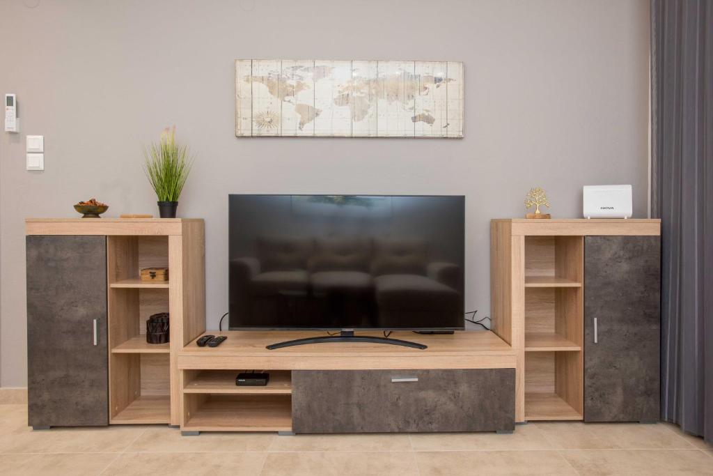 A television and/or entertainment centre at Comfy Central 1 Bedroom Apt with Terrace and View