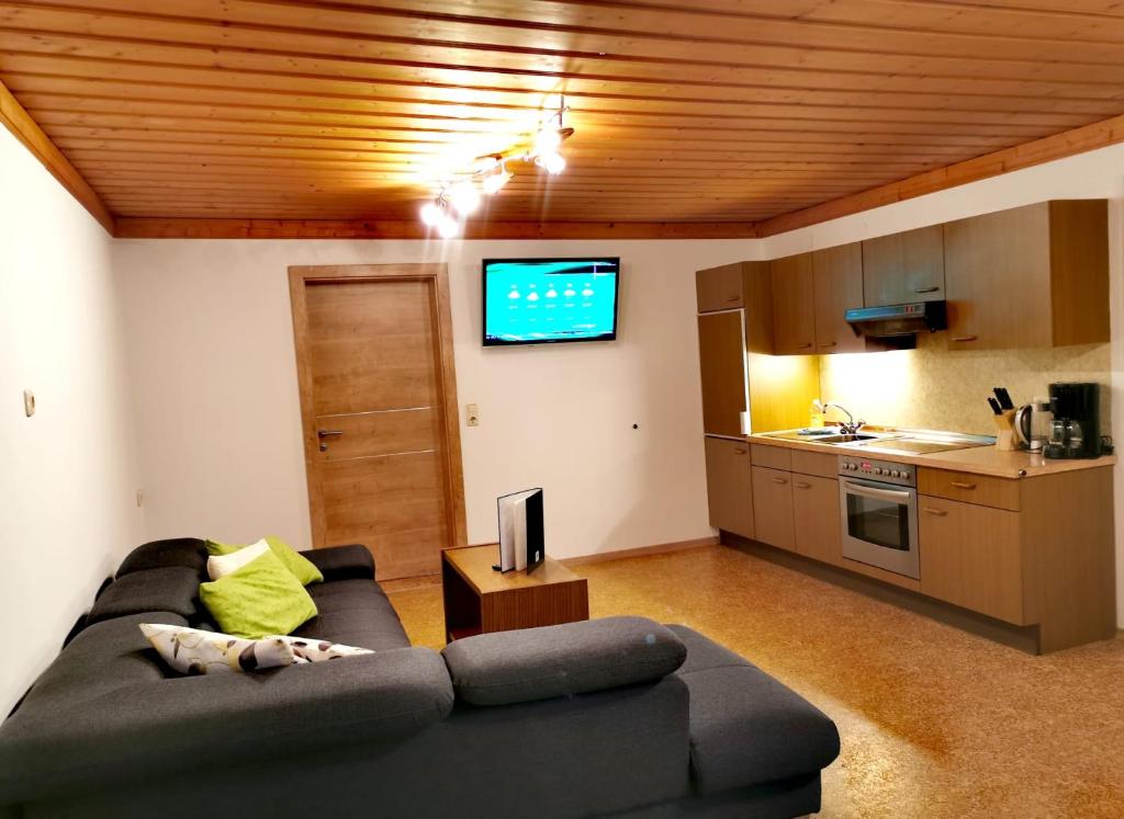 Kuchyň nebo kuchyňský kout v ubytování Ferienwohnungen Birkleiten