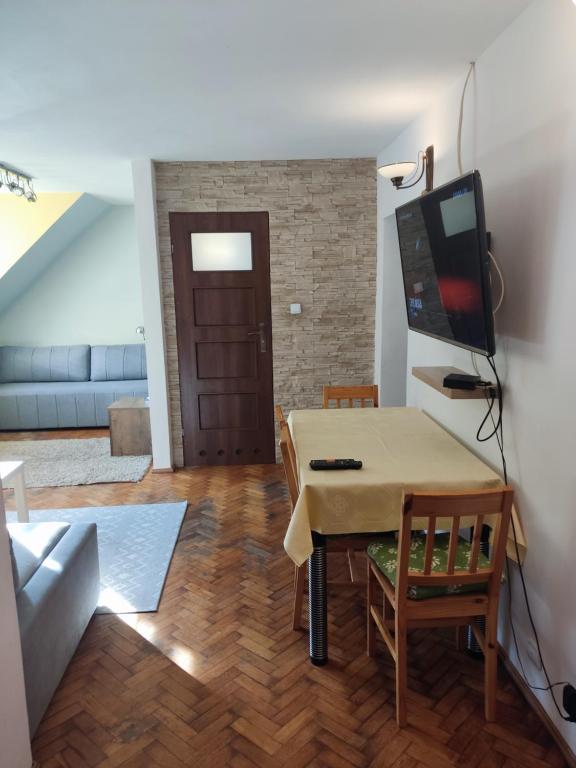 Televízia a/alebo spoločenská miestnosť v ubytovaní Mieszkanie / Apartament centrum blisko szlaków i wyciągów !!!