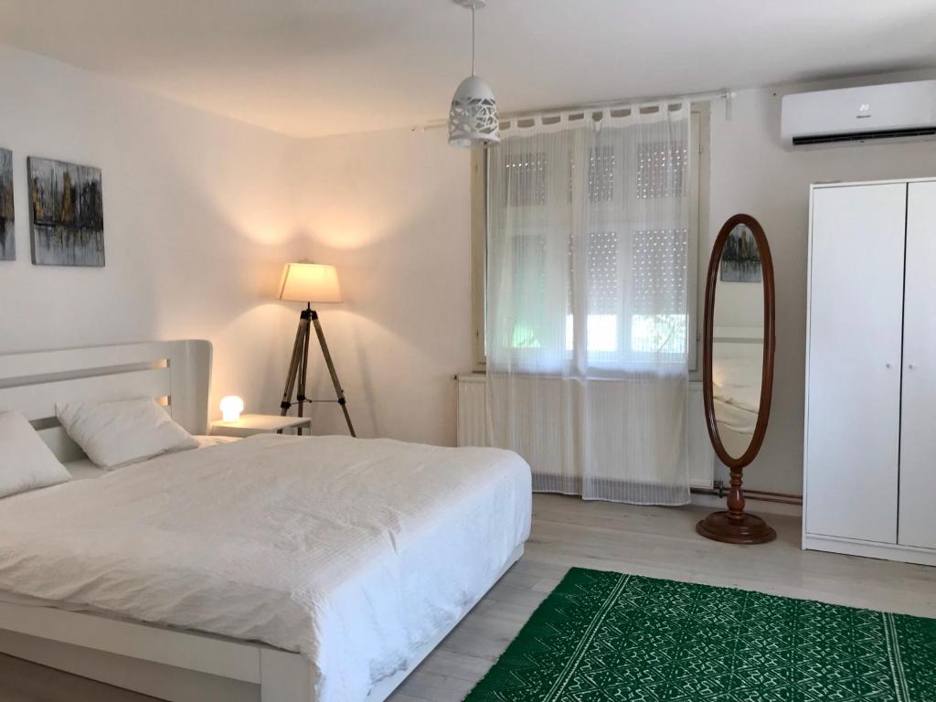 Postel nebo postele na pokoji v ubytování Ethno House Andrej
