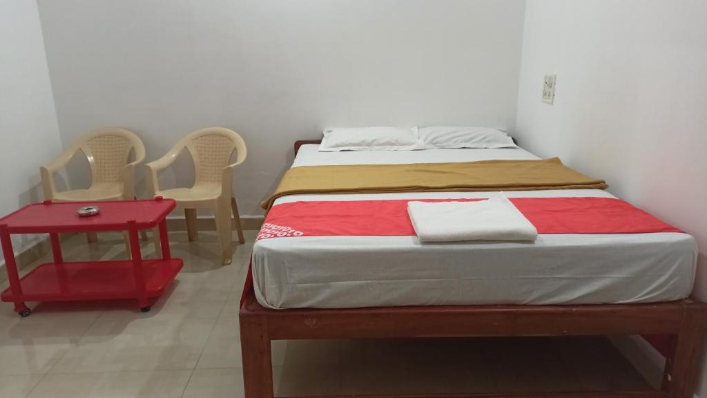 Cama ou camas em um quarto em Krishna Guest House