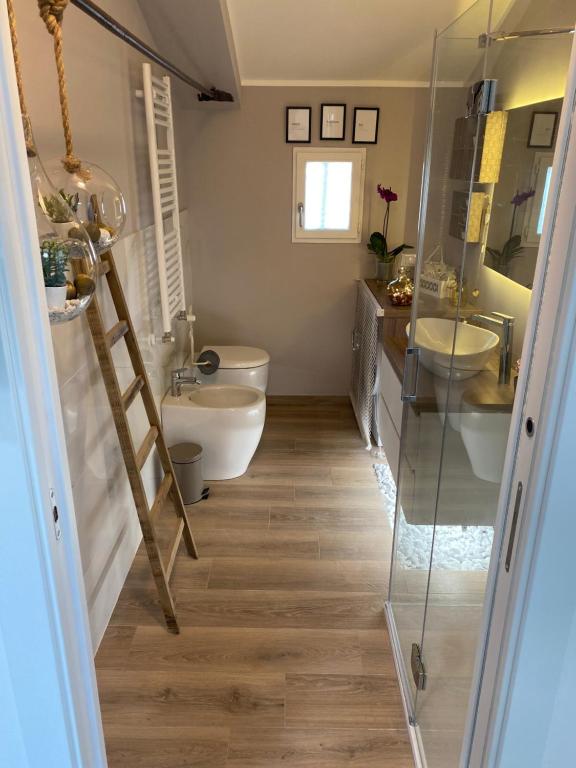 A bathroom at Il Fiore della fiera