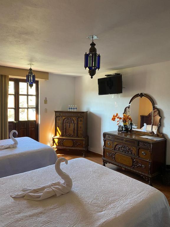 Postel nebo postele na pokoji v ubytování Hotel Hacienda Real