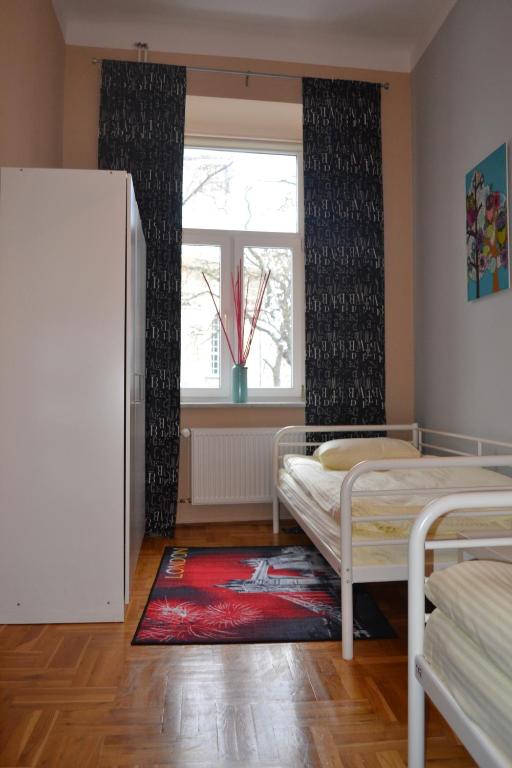 Cent Hostel - Twin Room With Shared Bathroom