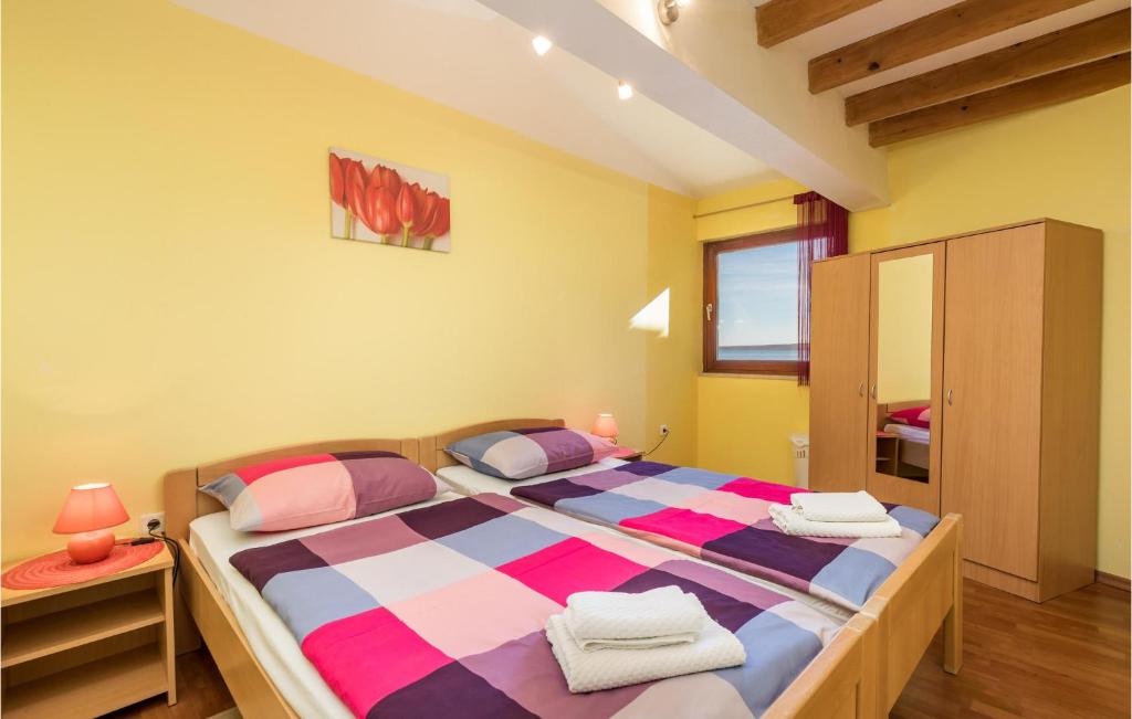 Posteľ alebo postele v izbe v ubytovaní Beautiful Apartment In Lukovo Sugarje