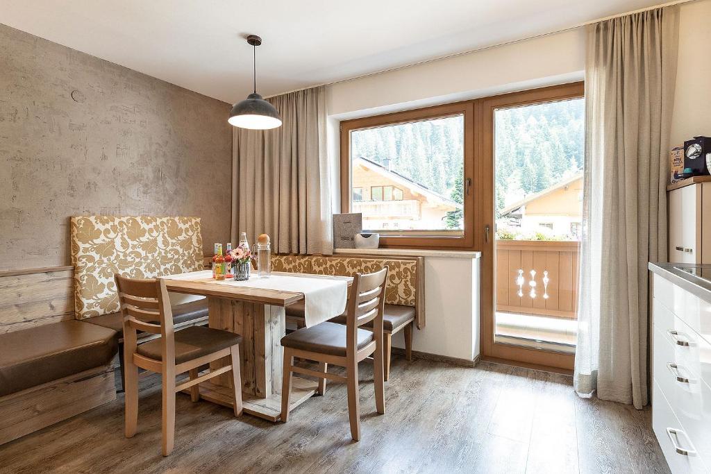 Köök või kööginurk majutusasutuses Haus Kreidl