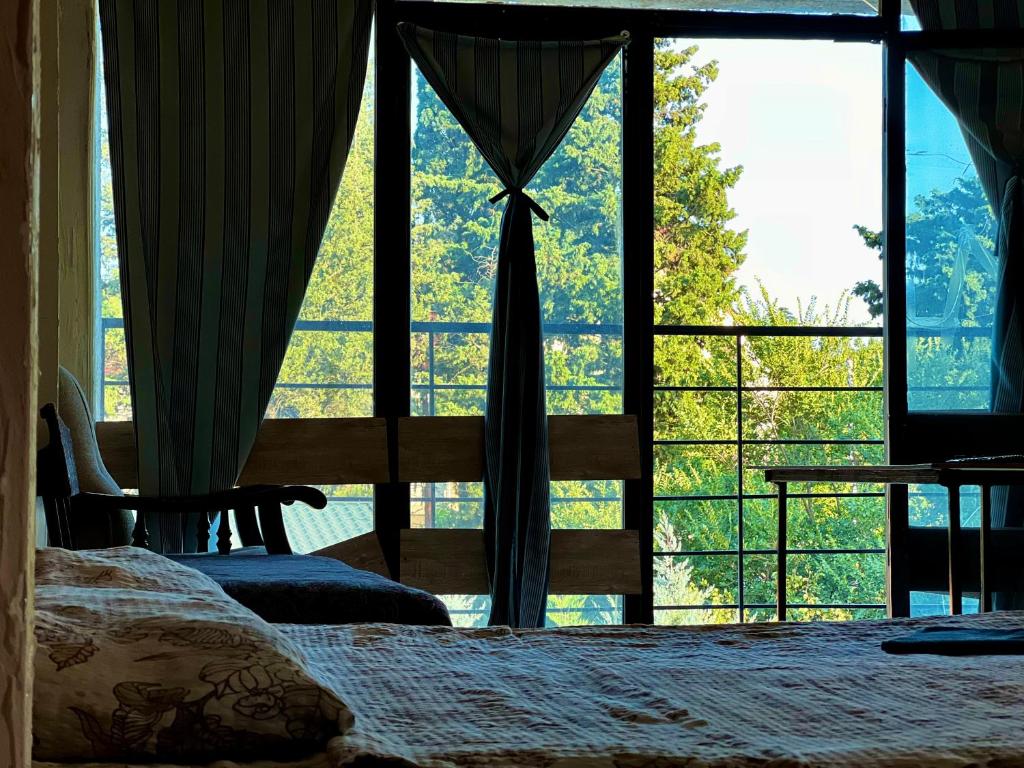 Llit o llits en una habitació de Smile Guesthouse