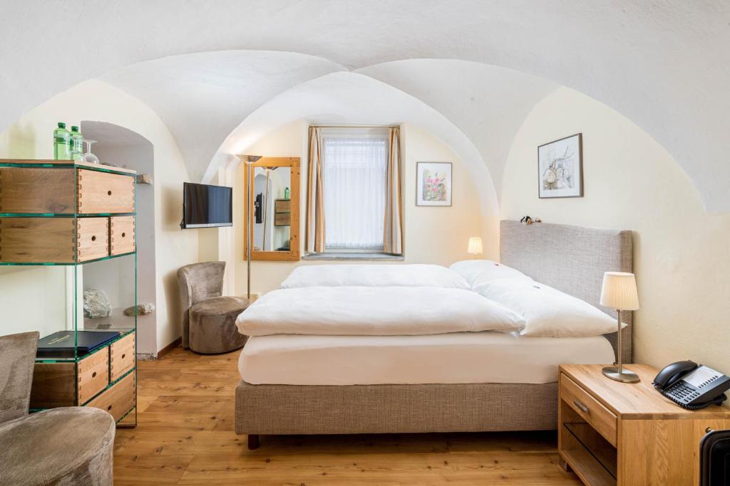 Postel nebo postele na pokoji v ubytování Hotel Engadinerhof Pontresina