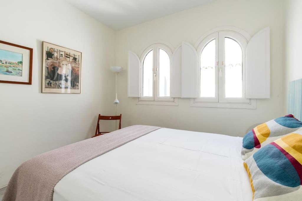 Łóżko lub łóżka w pokoju w obiekcie Apartamentos RG, San Vicente 22