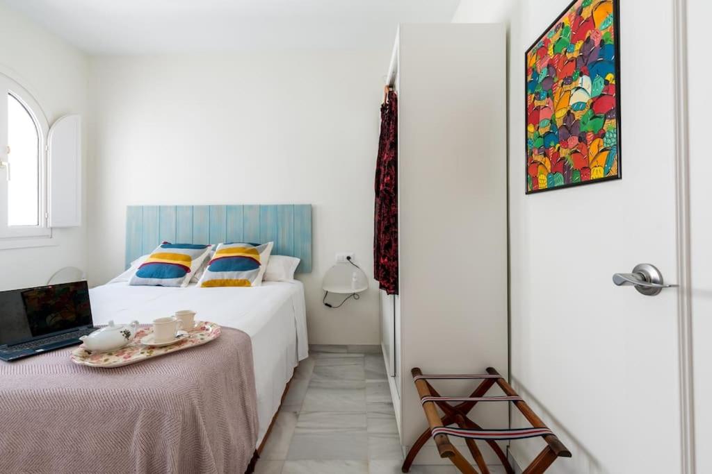Łóżko lub łóżka w pokoju w obiekcie Apartamentos RG, San Vicente 22