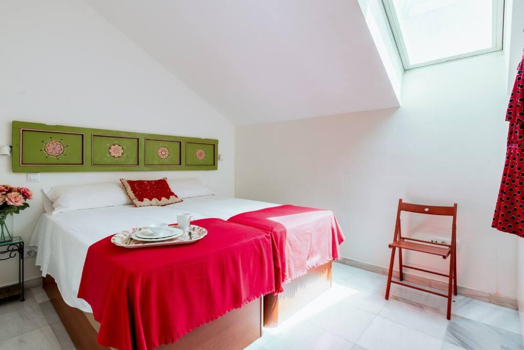 Łóżko lub łóżka w pokoju w obiekcie Apartamentos RG, San Vicente 22